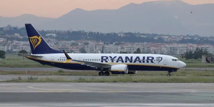 UK probes Ryanair over fees for parents to sit with children