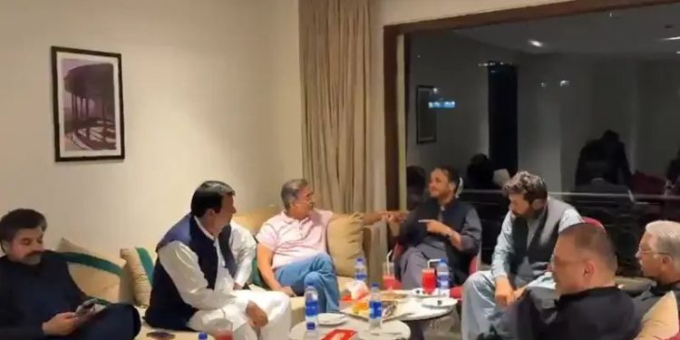 PPP, PML-N delegations discuss formula to form GB govt at Gilgit huddle